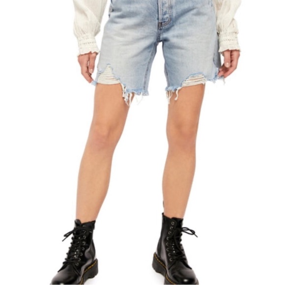 WE THE FREE (revolve) Sequoia Short in Vintage Light Denim - Picture 5 of 11